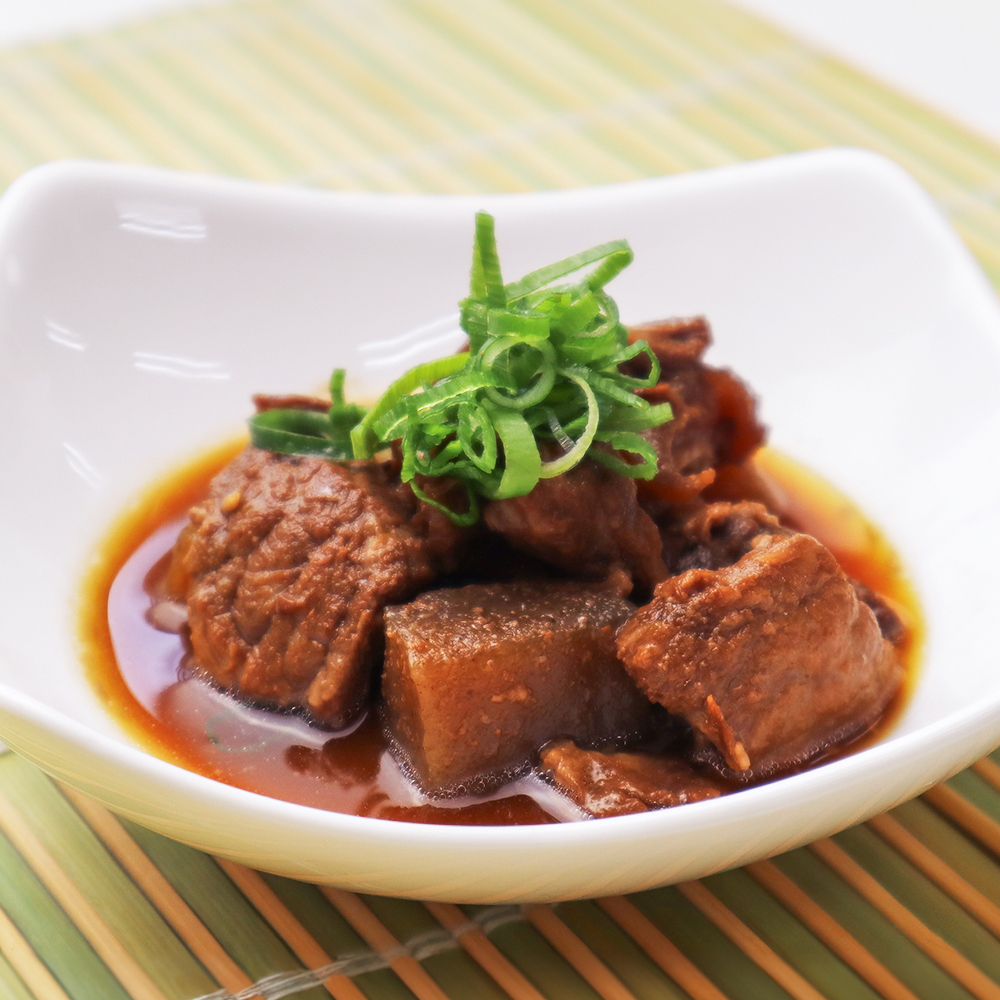 牛すじこんにゃく煮込みの写真